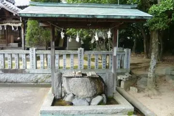 Wash your hands and rinse your mouth to cleanse the spirit