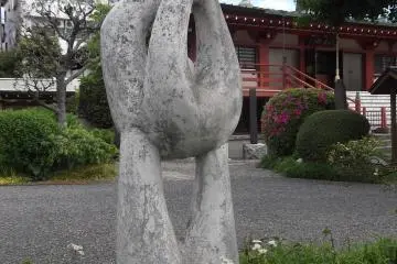 An unusual sculpture