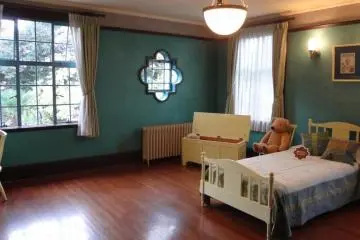 <p>The Kid's Room. Notice the four leaf clover wIndow!</p>