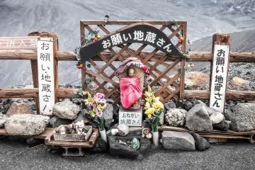  A Jizo statue placed at the main entrance of Mount Aso’s main crater