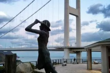 This statue on the lower observation deck has a certain appropriacy