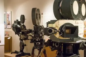 Des caméras exposées au Nihon Eiga: l'exposition de l'Histoire du Film Japonais, au National Film Center.