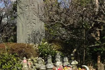 Stone monument for the repose of the samurai’s souls