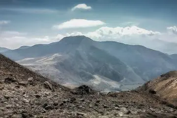  On your decent from Yufu-dake follow the signs eastward for Takemoto, (岳本) where the landscape becomes ever more dramatic