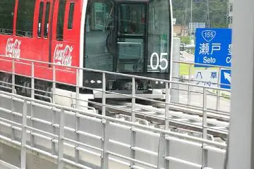 Floating 8 mm above the track provides for a smooth ride