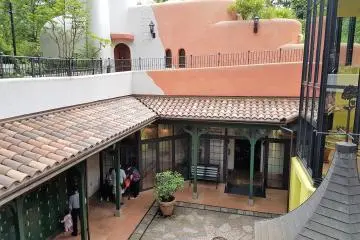 ทั้งภายในและภายนอกอาคารจัดได้สวย สะอาดสะอ้าน และน่ารักมาก