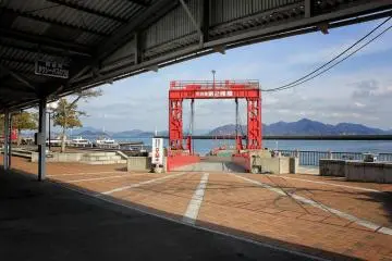 Gugusan kepulauan yang dihubungkan oleh Shimanami Kaido dan dilayani penyeberangan kapal feri