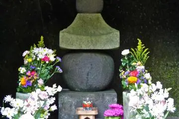 The grave of Yoritomo’s wife, Masako