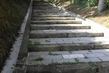 The path at the top of the steps