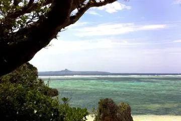 Take an afternoon nap to the sound of the waves at nearby Emerald Beach