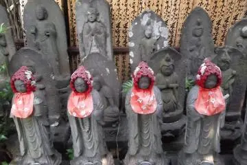 Ancient statues of jizo Buddhist deities