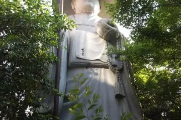 The giant pilgrim statue