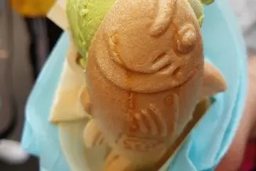  ส่วนน้องชายของฉันอยากลองไอศครีมชาเขียว ในกรวยเมะกุโระยะกิ 