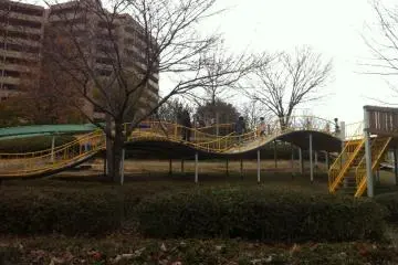 Senda playground side view