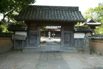 Niomon or entrance gate