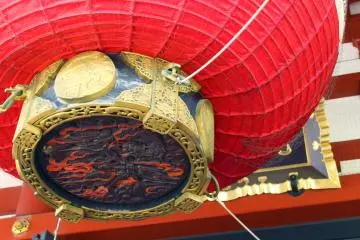 The Kaminarimon lantern 