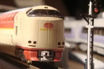 Kato Series E285 Sunrise Seto waiting at the signals before heading out to Takamatsu