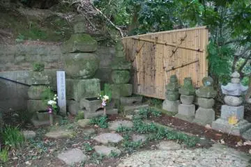 Grave of Tsuchida Gozen, mother of Oda Nobunaga