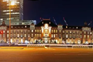 Vista frontal de la estación, una nueva estructura.