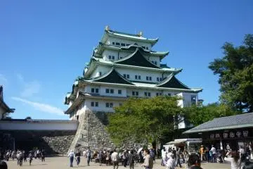 <p>Istana Nagoya merupakan museum yang menarik dengan menyajikan detail-kekuasaan Tokugawa-klan, Istananya dan Kota Nagoya</p>