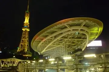 <p>Menara TV dan pusat perbelajaan serta area hiburan, Oasis 21</p>