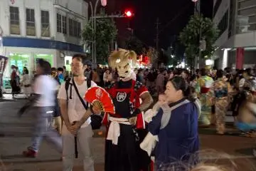 춤이 끝난 후 사진찍을 기회가 제공된다