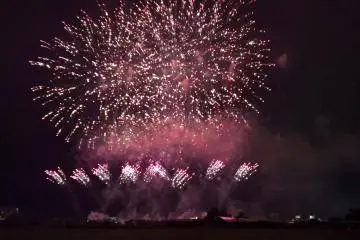 축제를 끝마치는 불꽃놀이
