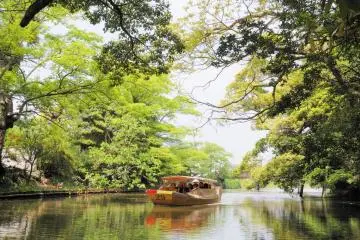 <p>ล่องเรือชมโฮริคาว่า</p>