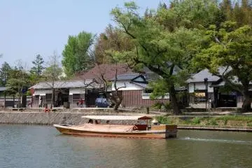 <p>ล่องเรือชมโฮริคาว่า</p>