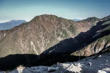 Mengintip dari jauh di sebelah kiri, pada awalnya saya tidak menyadari gunung apa ini!