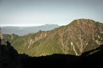Selagi meneruskan pendakian, saya dapat melihat Gunung Ontake secara perlahan menampakkan dirinya dengan lebih jelas