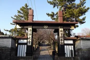 The main gate and approach