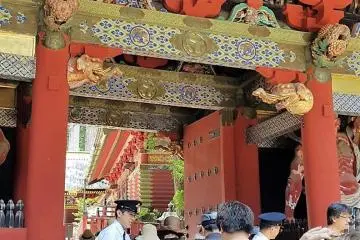 ประตูชั้นแรกของศาลเจ้า 