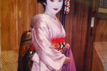 Stroll in the historic lanes of Gion with your hand picked Kimono