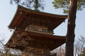 <p>Sebuah pagoda yang mengesankan dapat ditemukan tepat setelah pintu masuk utama ke kiri</p>