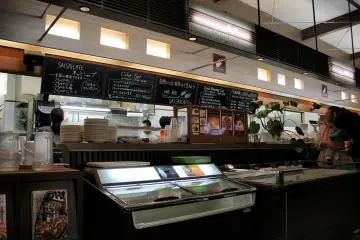 One of several eateries in the Saisaikite-ya complex