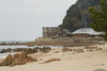 <p>Vue sur la mer en arrivant &agrave; la fabrique de sel</p>
