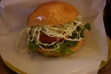Salad Sandwich (no meat) (Photo: <a href="http://www.gethiroshima.com" target="_blank" rel="noreferrer noopener nofollow">gethiroshima</a>)