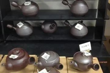 Simple and elegant Banko ware tea pots
