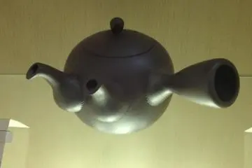 A Bankoyaki twin spout green tea pot