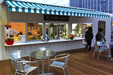 VEGE CAFE serves outdoors & indoors