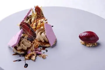 Kue Opera dengan Cassis Sorbet