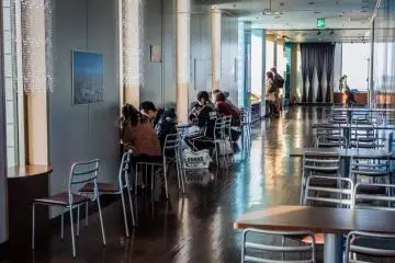 If you get hungry at the observatory, you can enjoy your food while still enjoying the scenery below