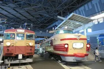 Electric railcars