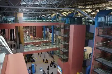 Photo: <a href="https://commons.wikimedia.org/wiki/File:Kansai_International_Airport06s3s4592.jpg" target="_blank" rel="noreferrer noopener nofollow">663highland</a> / <a href="https://creativecommons.org/licenses/by-sa/3.0/deed.en" target="_blank" rel="noreferrer noopener nofollow">CC BY-SA 3.0</a>