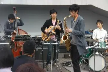 Bending the blue notes