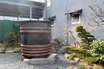 Tenpo-era vat (Photo: Orrin Heath)
