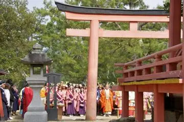Final blessings at Kiyomori Shrine