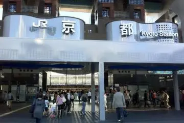 <p>Salida central de la estaci&oacute;n de Kioto de Japan Rail</p>