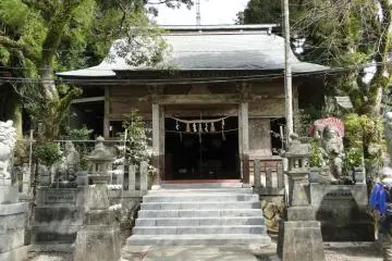 The shrine on top of Mt Kimbo